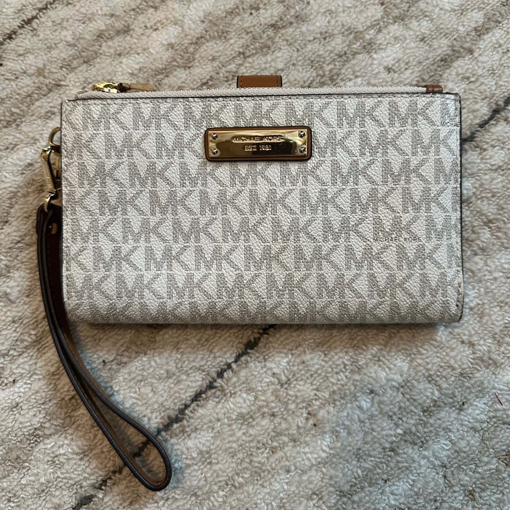 Michael Kors Jet Set Travel Signature Logo Smartphone Wallet